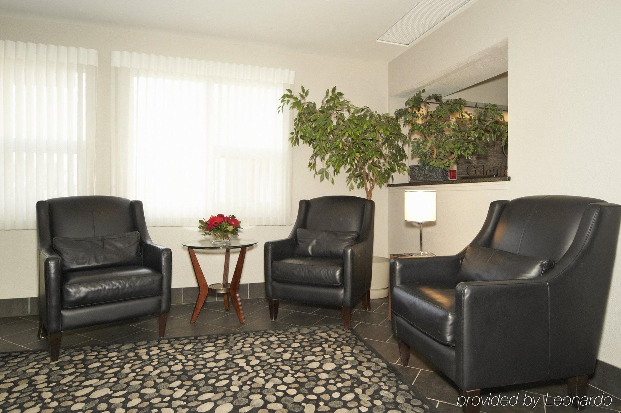 Colonial Square Inn & Suites Саскатун Экстерьер фото